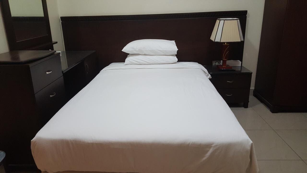 Al Muntazah Plaza Hotel Доха Екстериор снимка