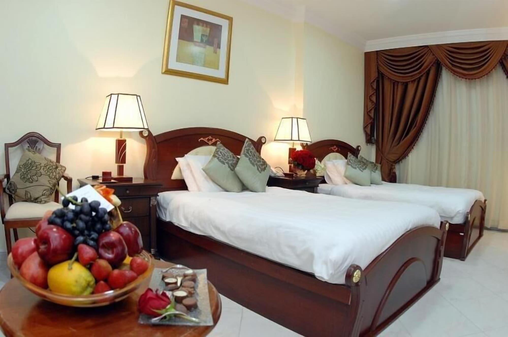 Al Muntazah Plaza Hotel Доха Екстериор снимка