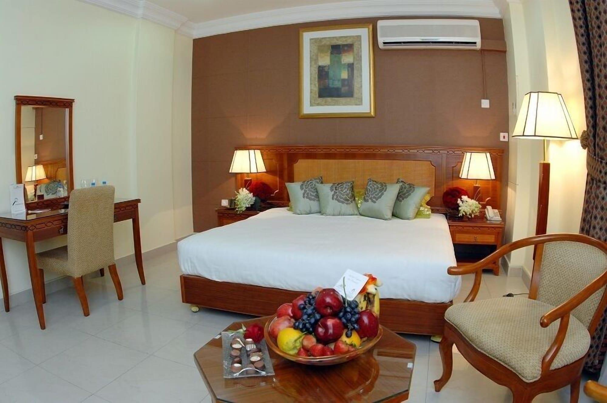 Al Muntazah Plaza Hotel Доха Екстериор снимка