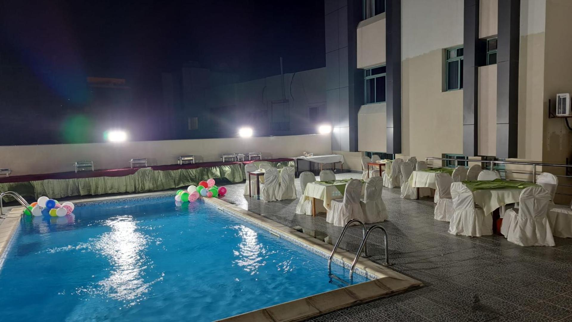 Al Muntazah Plaza Hotel Доха Екстериор снимка
