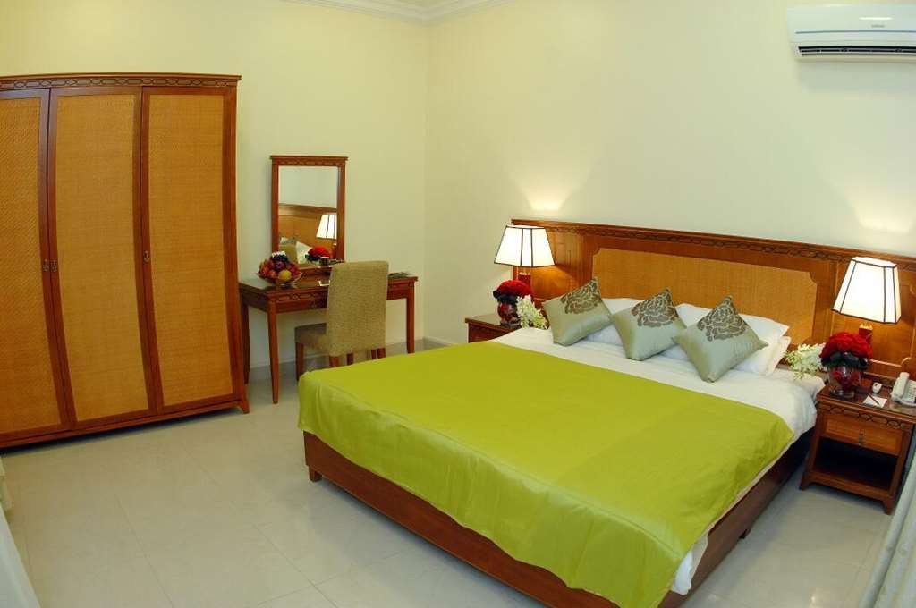 Al Muntazah Plaza Hotel Доха Стая снимка