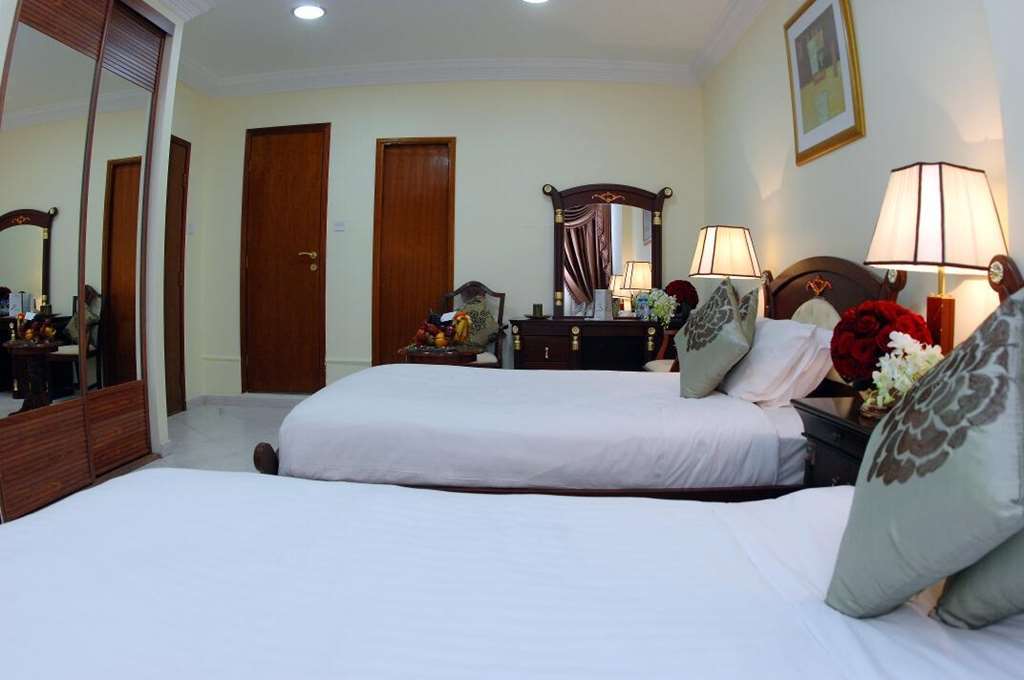 Al Muntazah Plaza Hotel Доха Стая снимка