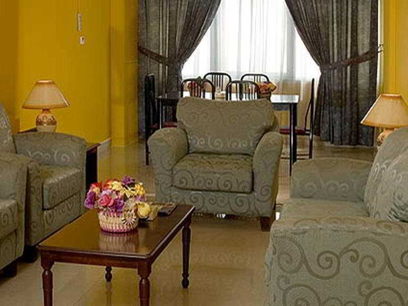 Al Muntazah Plaza Hotel Доха Стая снимка
