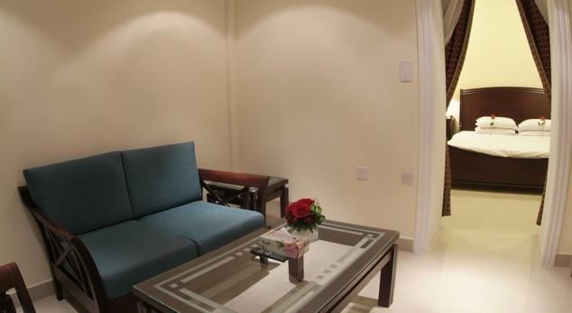 Al Muntazah Plaza Hotel Доха Екстериор снимка