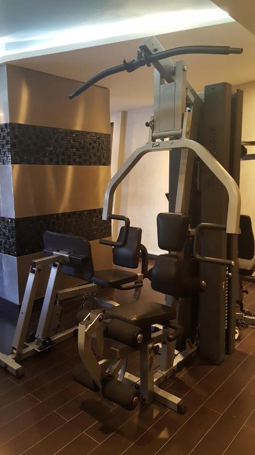 Al Muntazah Plaza Hotel Доха Екстериор снимка