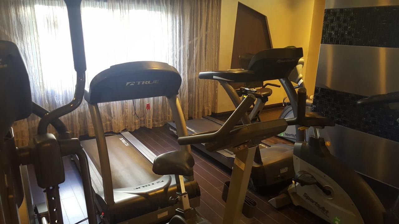 Al Muntazah Plaza Hotel Доха Екстериор снимка