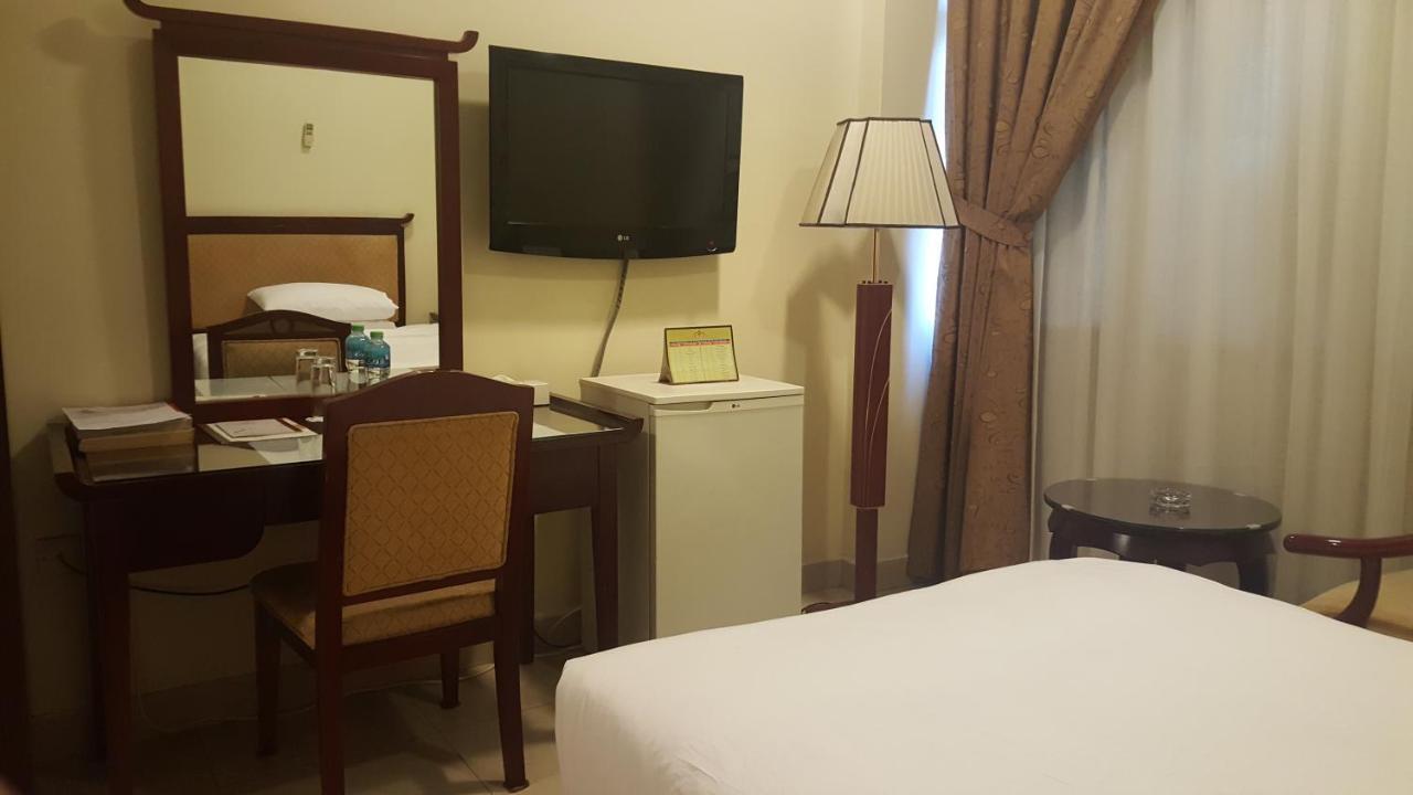 Al Muntazah Plaza Hotel Доха Екстериор снимка