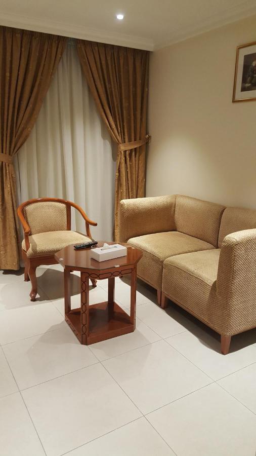 Al Muntazah Plaza Hotel Доха Екстериор снимка